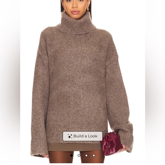 Elegant Maroon Turtleneck Sweater - Picture 3 of 3